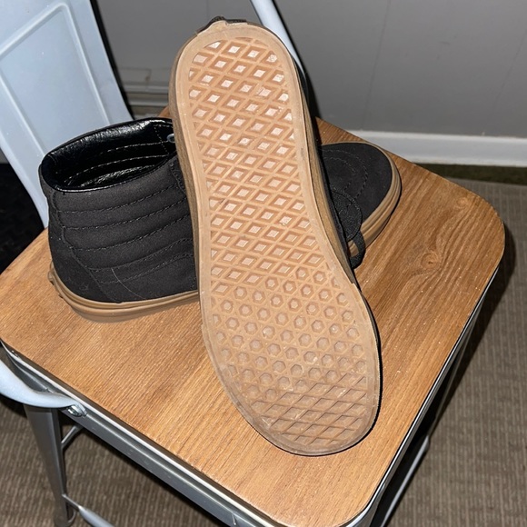 Vans Size 8 Black High Tops With Gum Sole - Picture 5 of 6